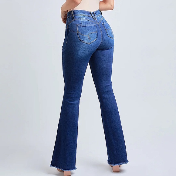☃️BOGO50%☃️ 🆕💙YMI: WBB WannaBettaButt Super Flare Jeans 11/30 - Picture 3 of 12